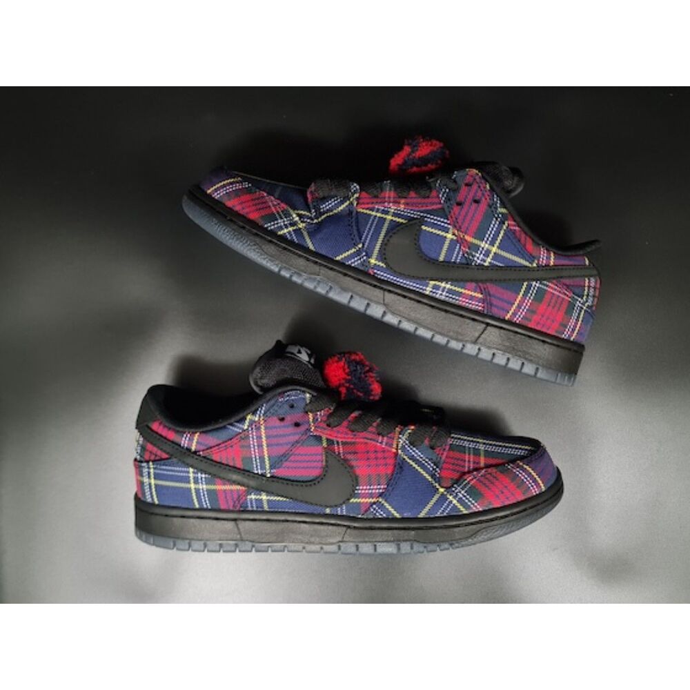 Nike SB Dunk Low Nardwuar. SIZE 7.5 - II1493-600